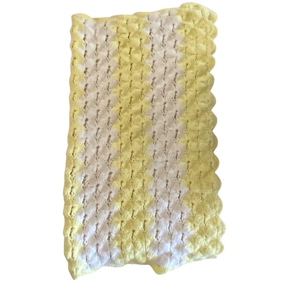 Vintage 70s Yellow & White striped crochet can be a throw / baby blanket - Picture 3 of 6